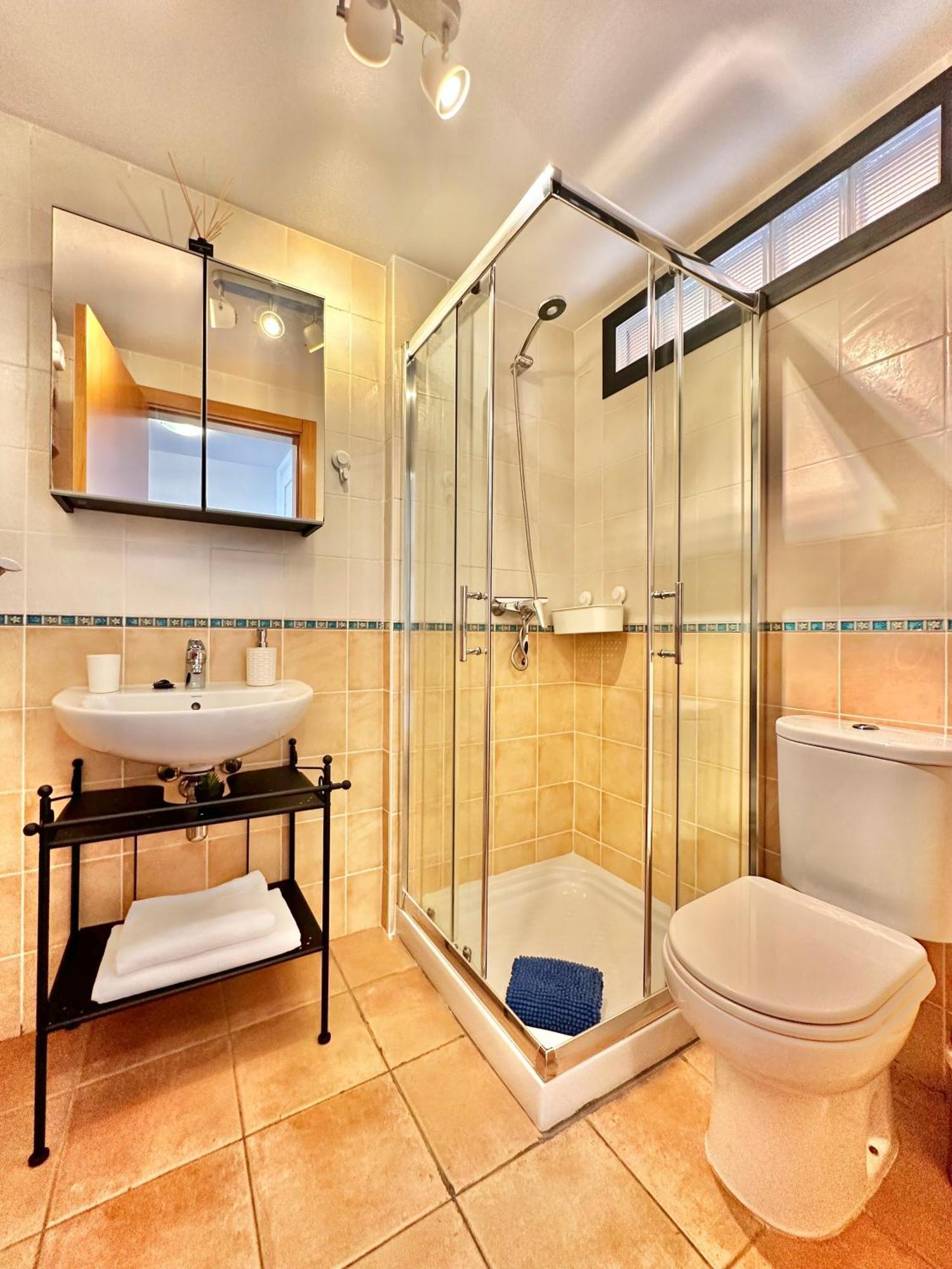 Black Rock Apartment 阿德耶 外观 照片
