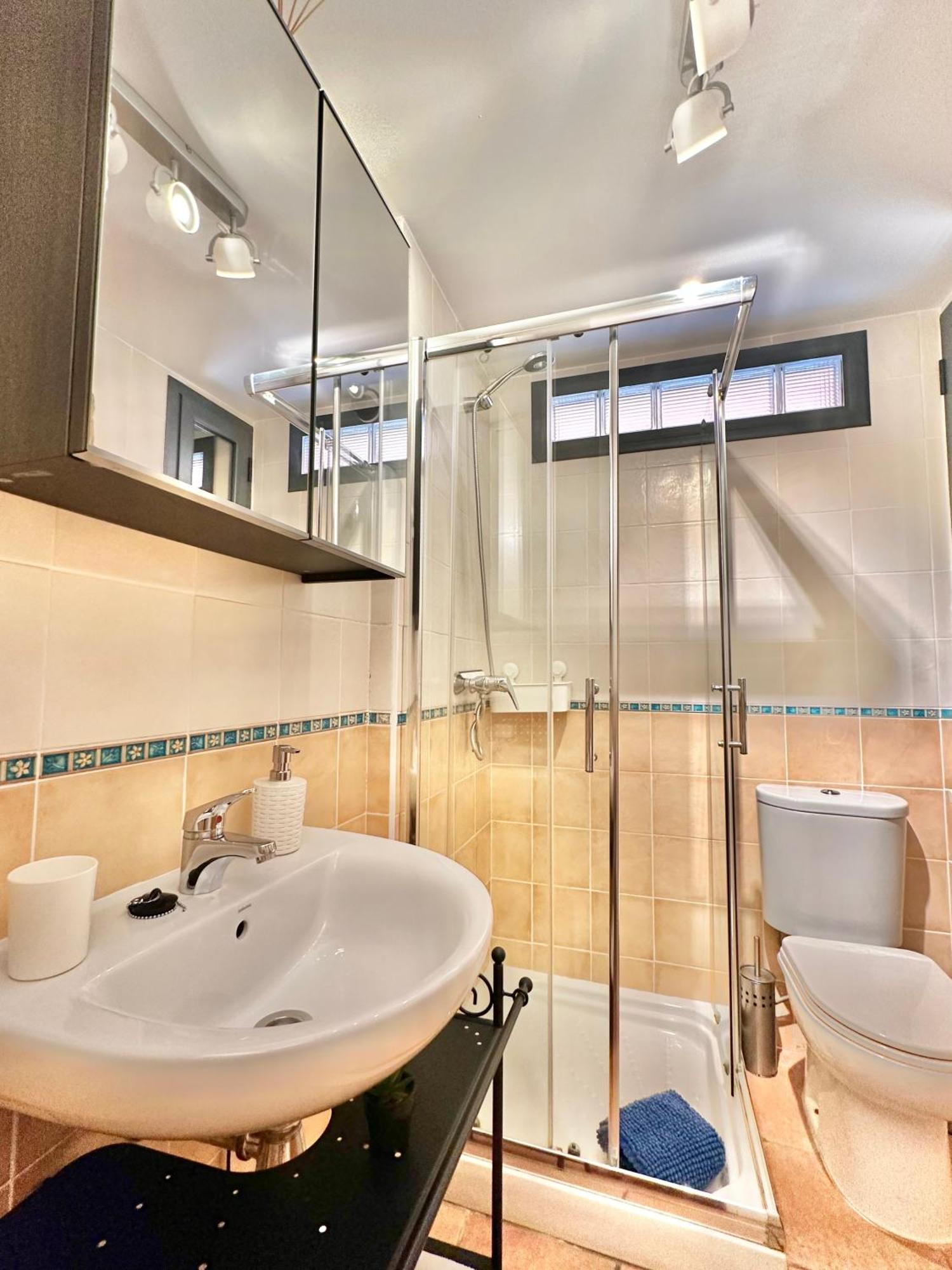 Black Rock Apartment 阿德耶 外观 照片